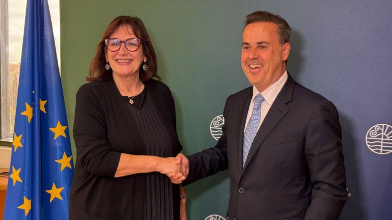 Συνάντηση Παπασταύρου με την Ευρωπαία Επίτροπο για τη Μεσόγειο: Καθοριστικός ο ρόλος της Ελλάδας