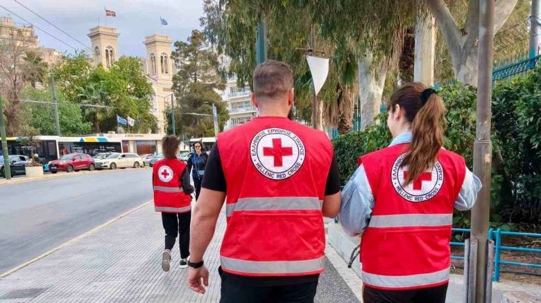 Ο Ελληνικός Ερυθρός Σταυρός υλοποίησε νυκτερινή δράση υποστήριξης αστέγων στον Πειραιά