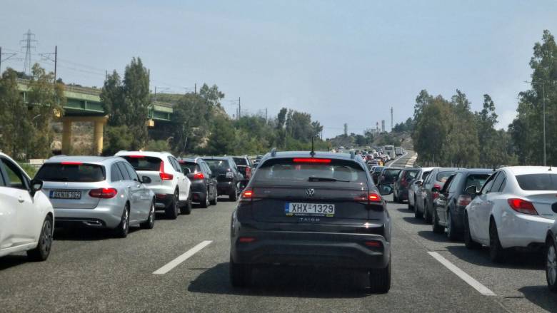 Κίνηση για γερά νεύρα: «Έμφραγμα» στον Κηφισό, μεγάλες καθυστερήσεις στην Αττική Οδό