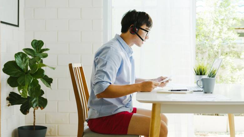 Νέο dresscode στο Τόκυο: Οι βερμούδες «μπαίνουν» στα γραφεία - Στόχος η μείωση του κόστους ενέργειας