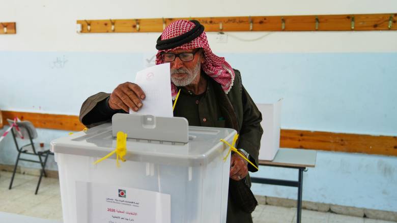 Δημοτικές εκλογές στη Δυτική Όχθη και στην κεντρική Γάζα: Άνοιξαν τα εκλογικά τμήματα