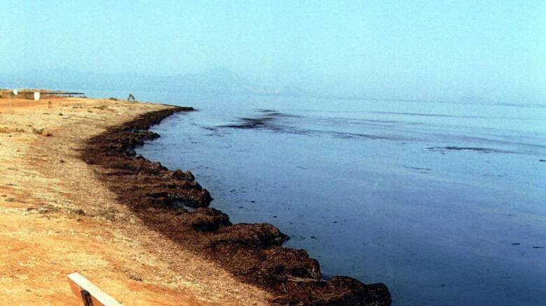 Σκάλα Ωρωπού: Μήνυση για παράνομο μπάζωμα στη θάλασσα