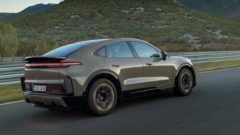 Η νέα Porsche Cayenne Electric Coupe είναι κομψή και μπορεί να είναι και πανίσχυρη
