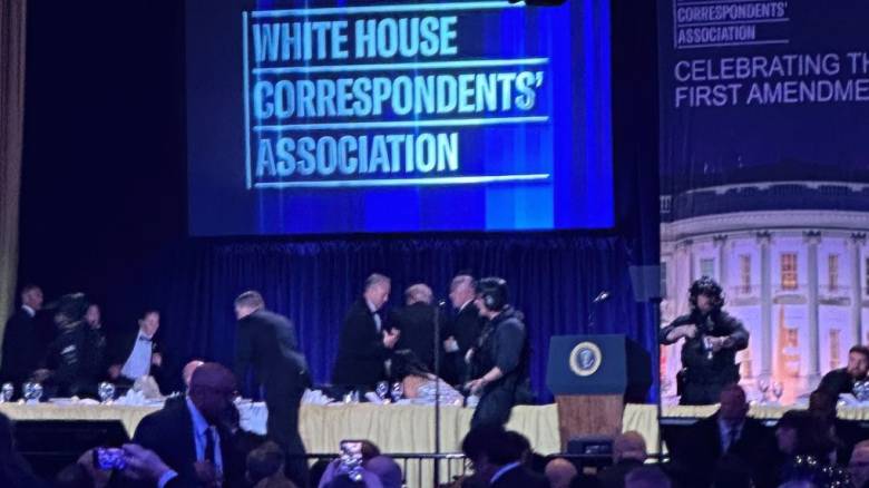 Η ένοπλη επίθεση στο δείπνο του Τραμπ, τα κενά ασφαλείας και το μανιφέστο του «μοναχικού λύκου»