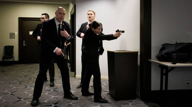 Ένας ένοπλος στις ΗΠΑ: Η καθημερινότητα της βίας στα «σαλόνια»