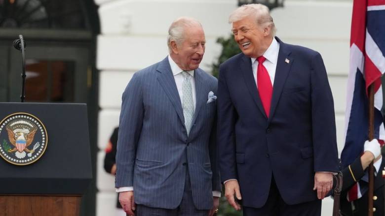 «Η μητέρα μου ήταν ερωτευμένη με τον Κάρολο»: Ο Τραμπ υποδέχεται το βασιλικό ζεύγος της Βρετανίας