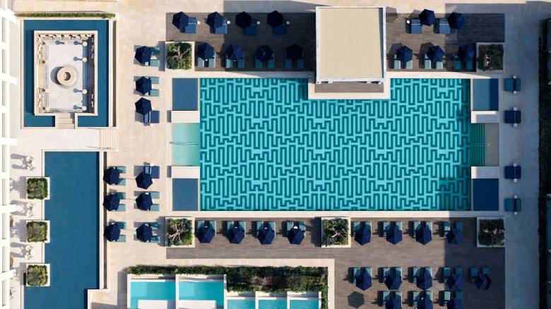 Hotel news: Τρία εντυπωσιακά νέα resorts ανοίγουν τις πόρτες τους σε Ρόδο, Κρήτη και Πάρο  