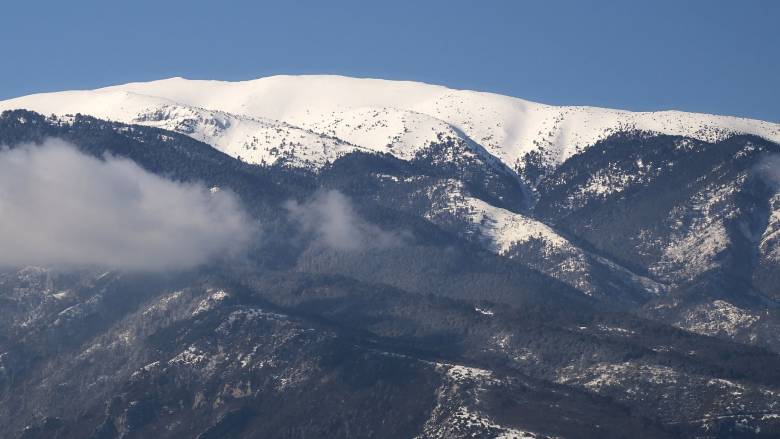 Ο χιονισμένος Όλυμπος από το διάστημα: Δορυφορική εικόνα καταγράφει τις λευκές βουνοκορφές