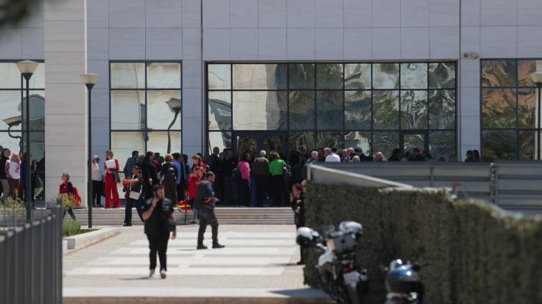 Ένωση Δικαστών και Εισαγγελέων: Πρωτοφανής η επίθεση ενόπλου στο πρωτοδικείο Αθηνών