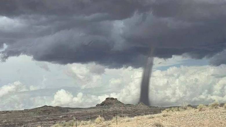 Mεγάλος ανεμοστρόβιλος ανατολικά της Λευκωσίας - Ορατός από διάφορες περιοχές της πόλης