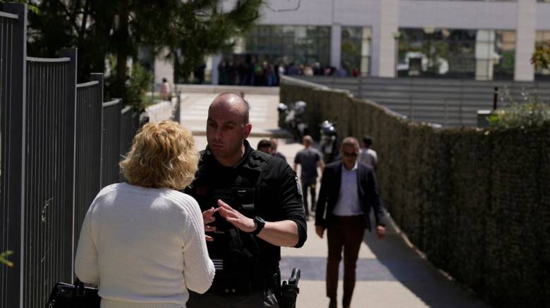 Παραμένει νοσηλευόμενος ο υπάλληλος του ΕΦΚΑ που τραυμάτισε ο 89χρονος