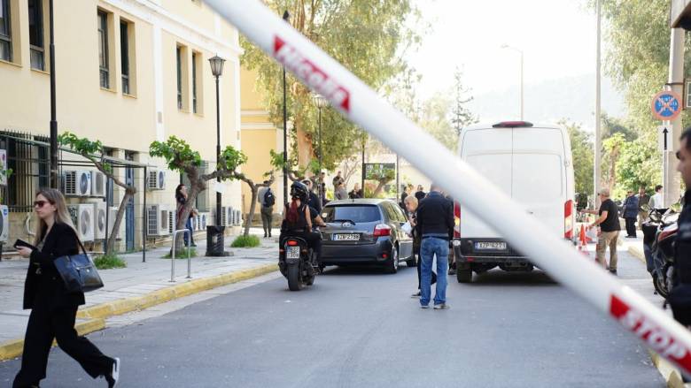 Ποινική δίωξη για τρία κακουργήματα στον 89χρονο για τους πυροβολισμούς σε ΕΦΚΑ και Εφετείο