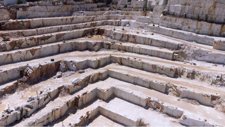 Στα 6 εκατ. ευρώ η εξαγορά του 51% της ΡΗΓΑΣ ΠΑΡΟΣ από τα Ελληνικά Λατομεία