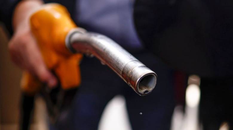 Το ράλι στο πετρέλαιο εκτοξεύει τις τιμές στα πρατήρια καυσίμων - «Καίει» η έξοδος της Πρωτομαγιάς