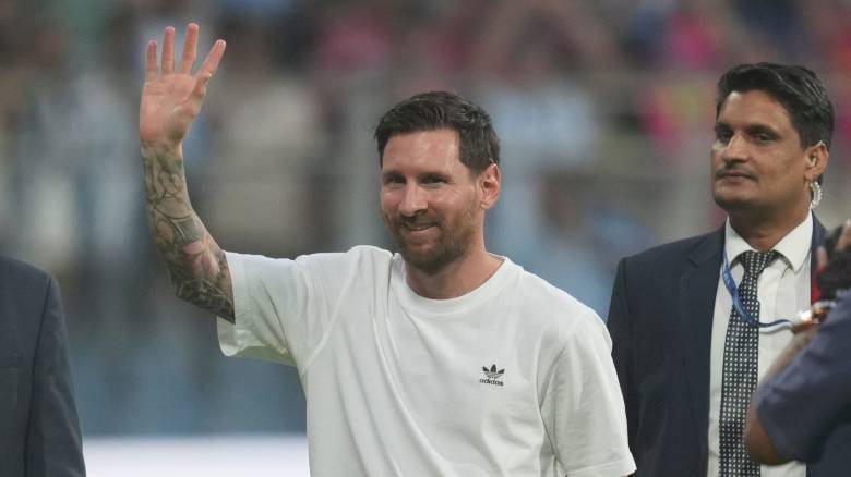 Ο Μέσι «συστήθηκε» ως πρόεδρος της ομάδας που αγόρασε στην Καταλονία - Η αμηχανία των παικτών