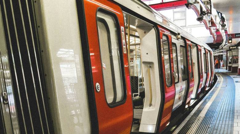 Εκκενώθηκε σταθμός στο μετρό Λονδίνου: Επιβάτες αισθάνθηκαν αδιαθεσία - Υποψίες για διαρροή αερίου