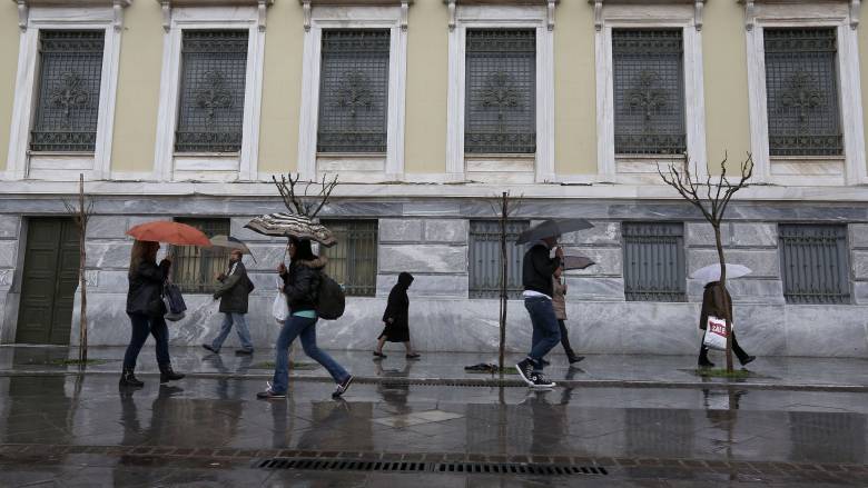Καιρός: Νέα πτώση της θερμοκρασίας - Συνεχίζονται οι θυελλώδεις άνεμοι και οι βροχές