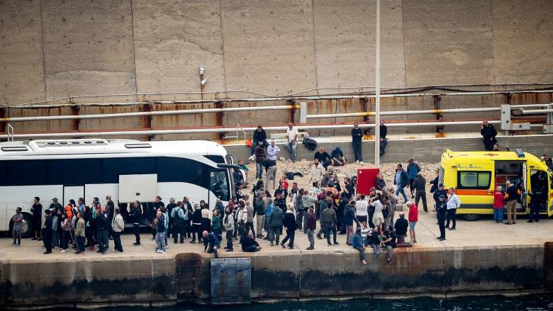 Συγκέντρωση στο αεροδρόμιο του Ηρακλείου για τους ακτιβιστές του Στολίσκου της Γάζας
