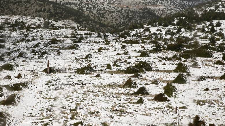 Μάιος με χιόνια σε Πάρνηθα, Παρνασό, Καλάβρυτα, Πήλιο - Κλειστή η λεωφόρος Πάρνηθος από το τελεφερίκ