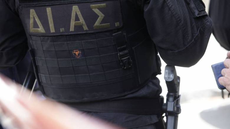 Αγία Βαρβάρα: Συνελήφθη 25χρονος για ληστείες οδηγών ταξί: Τους έσφιγγε τη ζώνη ασφαλείας στο λαιμό