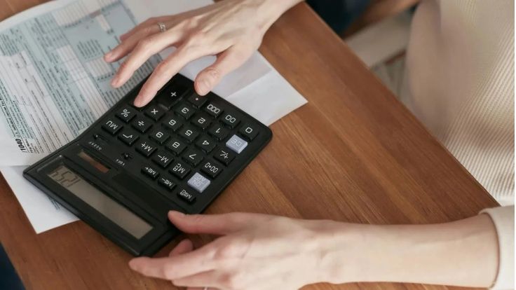 Εκπρόθεσμες δηλώσεις ΦΠΑ: Τι αλλάζει στα φορο-πρόστιμα - Πότε προβλέπεται «κούρεμα» έως 80%