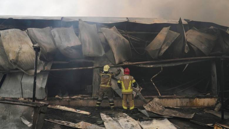 Μεγάλη πυρκαγιά σε εμπορικό κέντρο στην Τεχεράνη - Πυκνός καπνός «πνίγει» την περιοχή