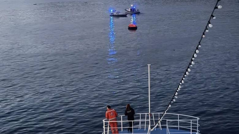 Άνδρος: Βίντεο από την επιχείρηση διάσωσης των 9 ναυτικών του φορτηγού πλοίου που βυθίστηκε