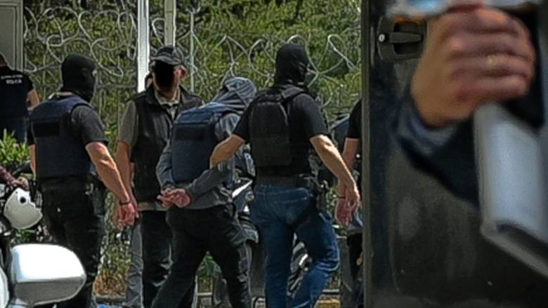 Greek Mafia: Διώξεις για εννέα κακουργήματα στους τρεις συλληφθέντες για τη δολοφονια Μουσχούρη
