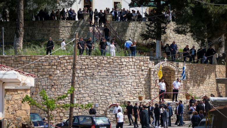 Κρήτη: Αυτήν την ώρα το τελευταίο αντίο στον 21χρονο που δολοφονήθηκε από τον πατέρα του φίλου του