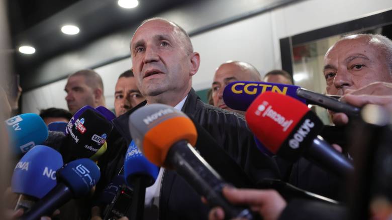 Βουλγαρία: Εντολή σχηματισμού κυβέρνησης έλαβε ο νικητής των εκλογών Ρούμεν Ράντεφ