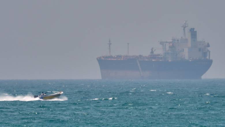 Εκατέρωθεν πυρά στα Στενά του Ορμούζ: «Έπαιξαν μαζί μας» λέει ο Τραμπ- Διαβεβαίωση για την εκεχειρία
