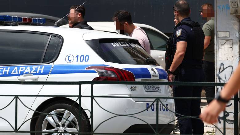 Καλλιθέα: Αντιμέτωπος με δύο κακουργήματα ο 58χρονος που εισέβαλε σε μπαρ τραυματίζοντας μια γυναίκα