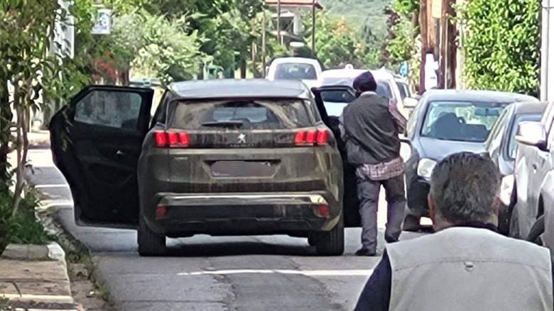 Κάτω Τιθορέα: Εντοπίστηκε το αυτοκίνητο των δραστών - Η στιγμή που ακούγεται «ληστεία, ληστεία»
