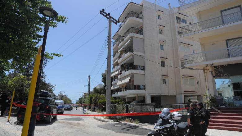 Ηλιούπολη: Βρέθηκε σημείωμα αυτοκτονίας από τις 17χρονες που έπεσαν από την ταράτσα