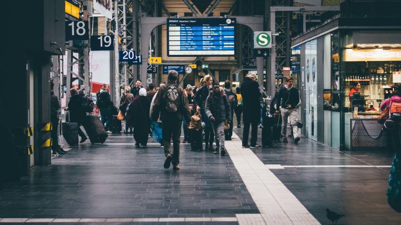ΕΕ: Εύκολα διασυνοριακά ταξίδια σε όλη την Ευρώπη - Αλλαγές στις κρατήσεις εισιτηρίων