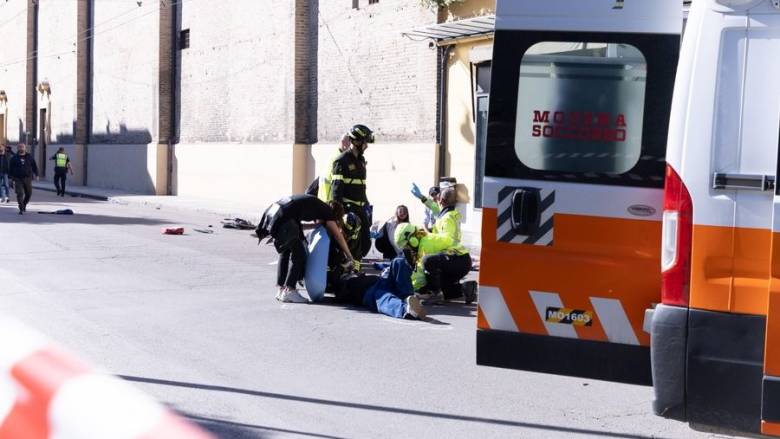 Ιταλία: Συγκλονιστικές εικόνες από την επίθεση σε πεζούς με αυτοκίνητο στη Μόντενα