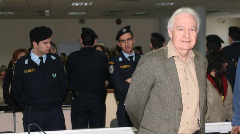Αποφυλακίστηκε ο αρχηγός της 17 Νοέμβρη Αλέξανδρος Γιωτόπουλος μετά από 24 χρόνια