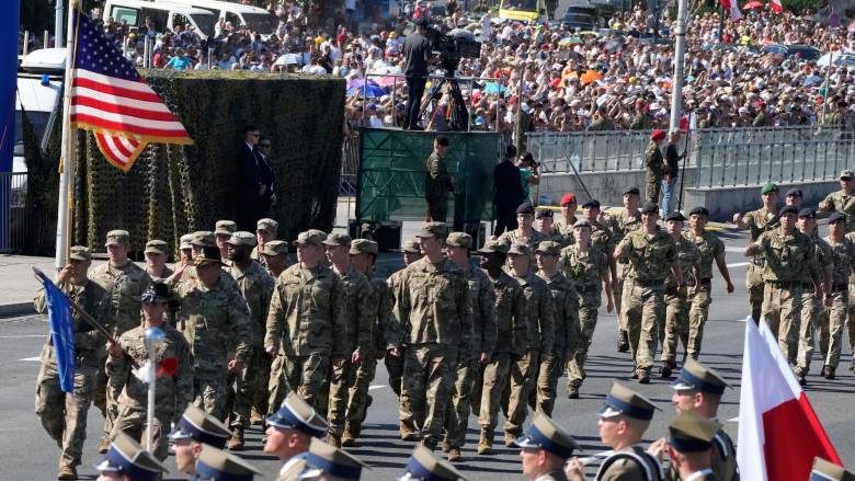 Ο Τραμπ στέλνει 5.000 Αμερικανούς στρατιώτες στην Πολωνία