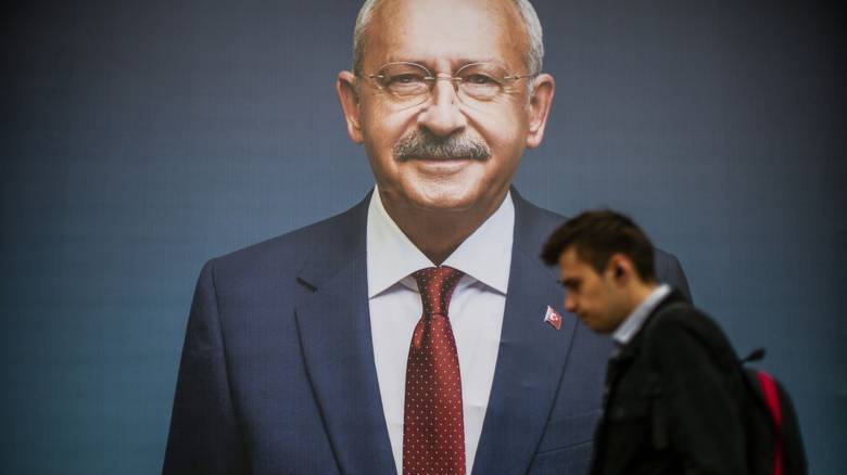 Τουρκία: Πτώση σε μετοχές και λίρα μετά την ακύρωση της προδρείας Οζέλ στο CHP