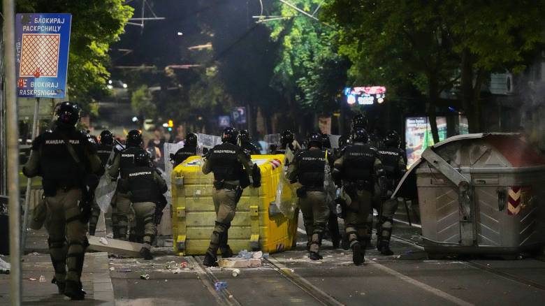 Επεισόδια μετά την αντικυβερνητική συγκέντρωση φοιτητών στο Βελιγράδι