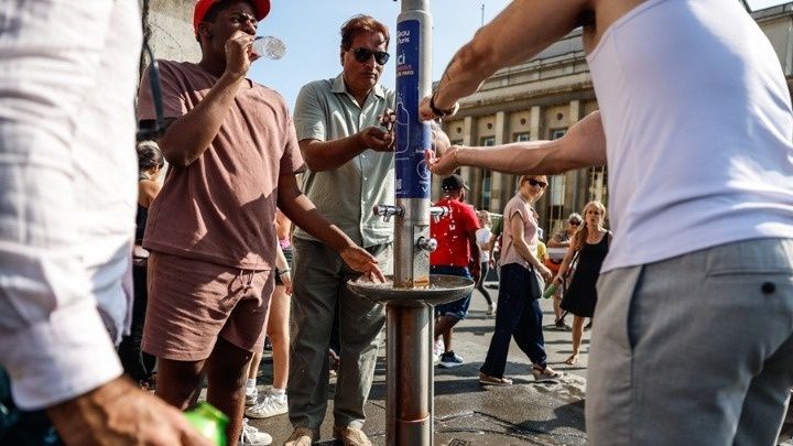 Πρωτοφανές για την εποχή κύμα κάυσωνα πλήττει τη Γαλλία - Νεκρός σε αγώνα δρόμου στο Παρίσι