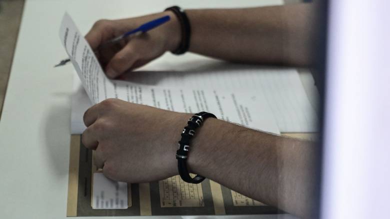 Πώς γίνεται η βαθμολόγηση των γραπτών στις Πανελλαδικές Εξετάσεις