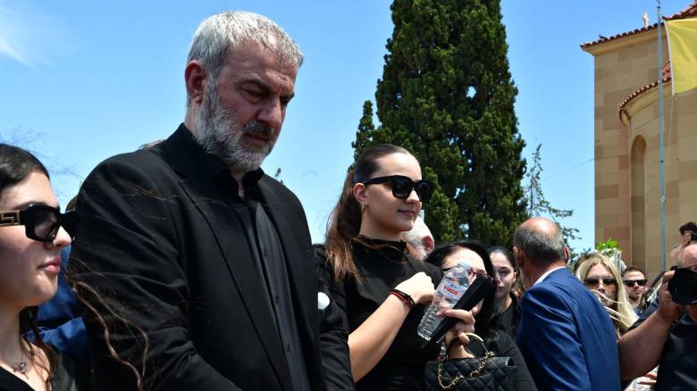 Γωγώ Μαστροκώστα: Συγκλόνισε ο Τραϊανός Δέλλας στον επικήδειό του - «Εσύ ήσουν ο άγγελος, όχι εγώ»
