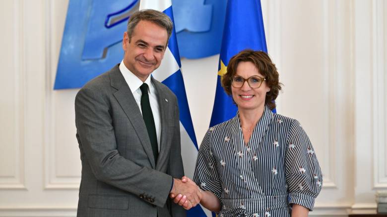 Συνάντηση Μητσοτάκη με την Ευρωπαία Επίτροπο Περιβάλλοντoς – «Υπόδειγμα αλληλεγγύης ο RescEU»