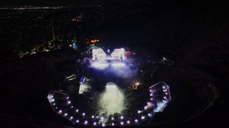 Adriatique: Εντυπωσιακό μουσικό experience στην Αθήνα – Live visuals και δυνατά beats από την Allwyn