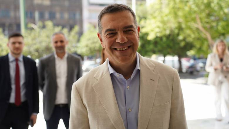 Ο Τσίπρας κατέθεσε την ιδρυτική διακήρυξη του «ΕΛ.Α.Σ.»: «Τώρα ξεκινούν το ταξίδι και οι αγώνες μας»