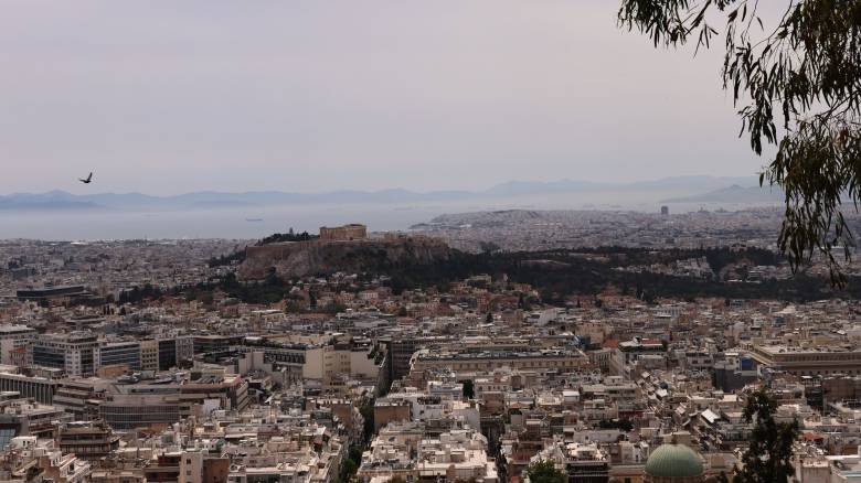 Λυκαβηττός: Σε εξέλιξη οι έρευνες των αρχών για τον εντοπισμό του άνδρα που επιτέθηκε σε 22χρονη