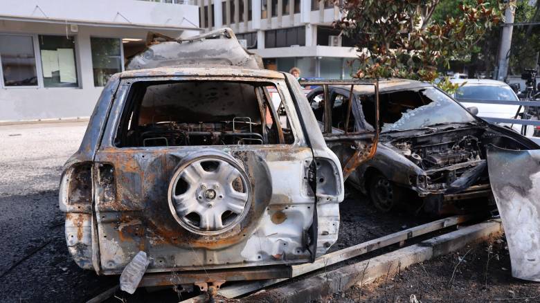 Eμπρηστική επίθεση τα ξημερώματα σε τρία αυτοκίνητα της Περιφέρειας Αττικής στο Μαρούσι