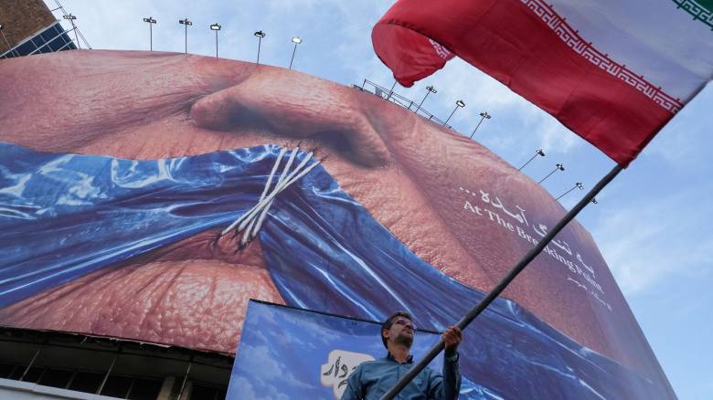 Παραβιάσεις της εκεχειρίας και τυχοδιωκτισμό καταλογίζει στις ΗΠΑ το Ιράν