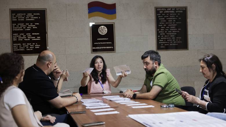 Προηγείται ο Πασινιάν στις εκλογές της Αρμενιας: Συγχαρητήρια απο την ΕΕ - Καταγγελίες από την Μόσχα